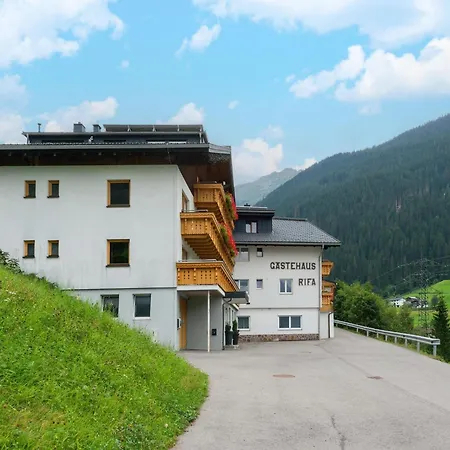 Spacious Near The Centre And *