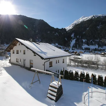 Апартаменты Spacious Near The Centre And Гашум